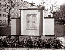 Братская могила на Тынисмяги до Памятника
