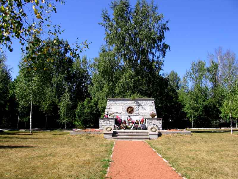 Братская могила в Вайвара.